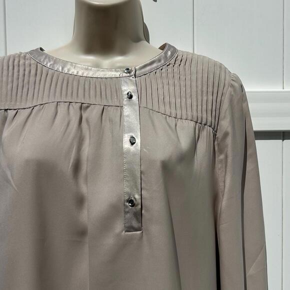 BCBGMAXAZRIA Long Sleeve Asymmetrical Yoke, Pleats, Tie Nape Beige Blouse | XL - Picture 2 of 10